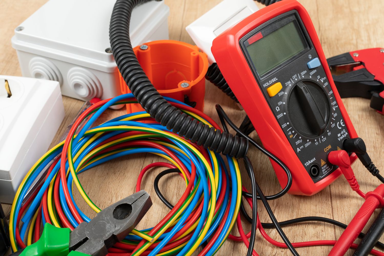 Mise à la norme de votre électricité : sécurisez votre habitat, vos bureaux, ou votre commerce